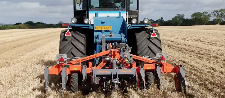 FORD FW30 AU TRAVAIL AVEC LA BARRE D'OUTILS DE RESTAURATION RYETEC